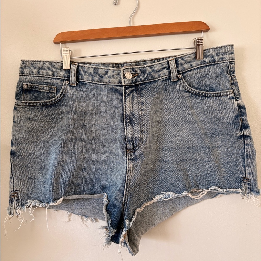 Denim&Co Light Blue Frayed Hem Jean Shorts